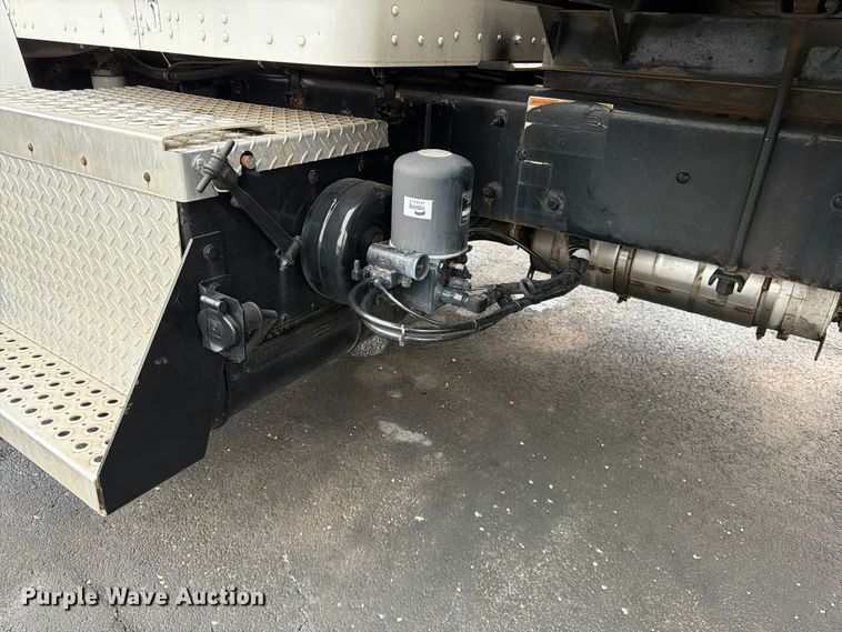 image for item FG0811 2015 Kenworth T370 box truck