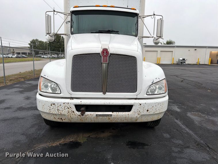 image for item FG0811 2015 Kenworth T370 box truck