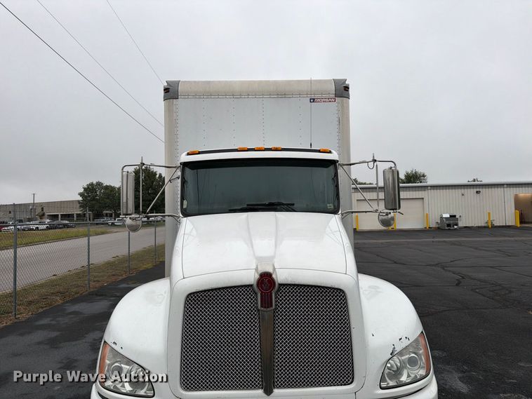 image for item FG0811 2015 Kenworth T370 box truck