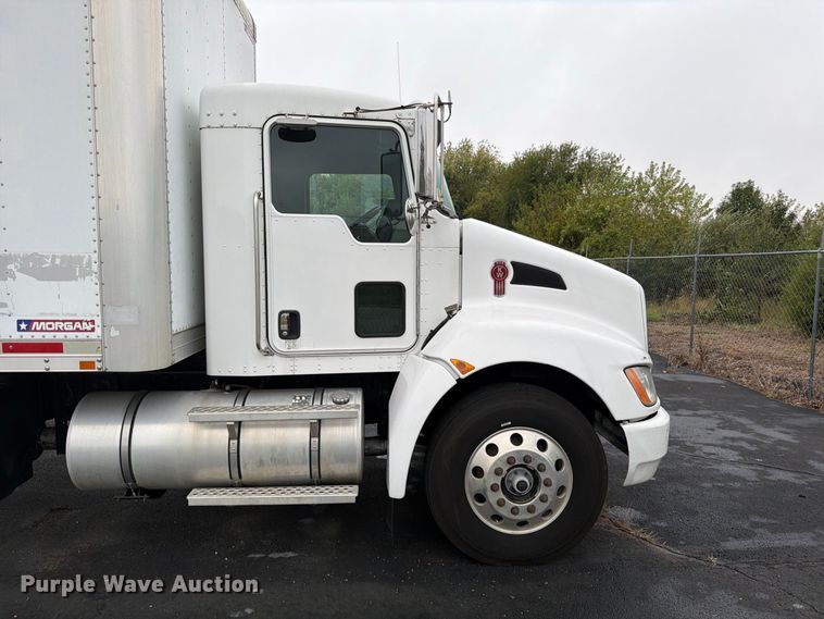 image for item FG0811 2015 Kenworth T370 box truck