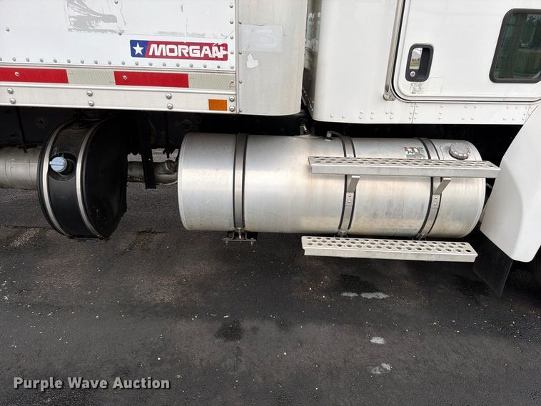 image for item FG0811 2015 Kenworth T370 box truck
