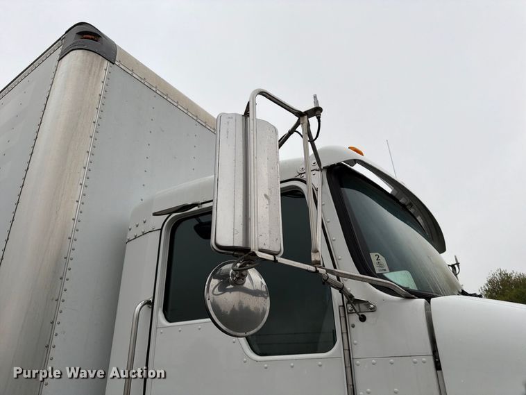 image for item FG0811 2015 Kenworth T370 box truck