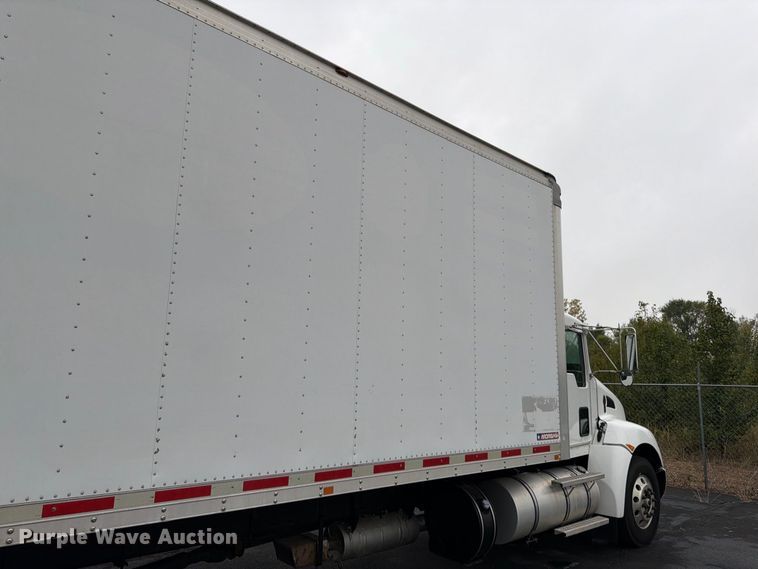 image for item FG0811 2015 Kenworth T370 box truck