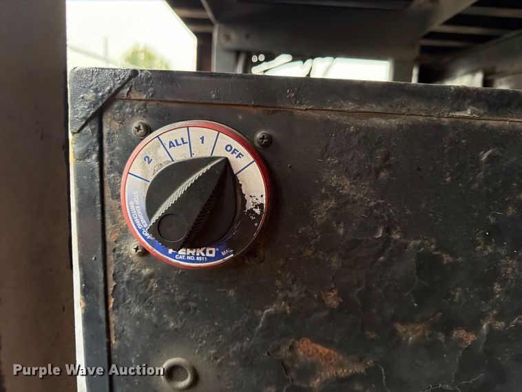 image for item FG0811 2015 Kenworth T370 box truck