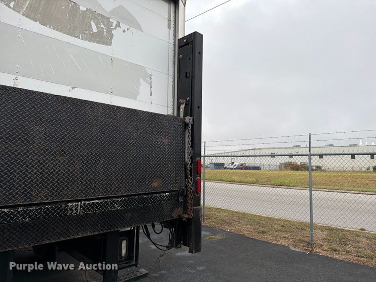 image for item FG0811 2015 Kenworth T370 box truck