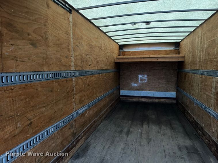 image for item FG0811 2015 Kenworth T370 box truck