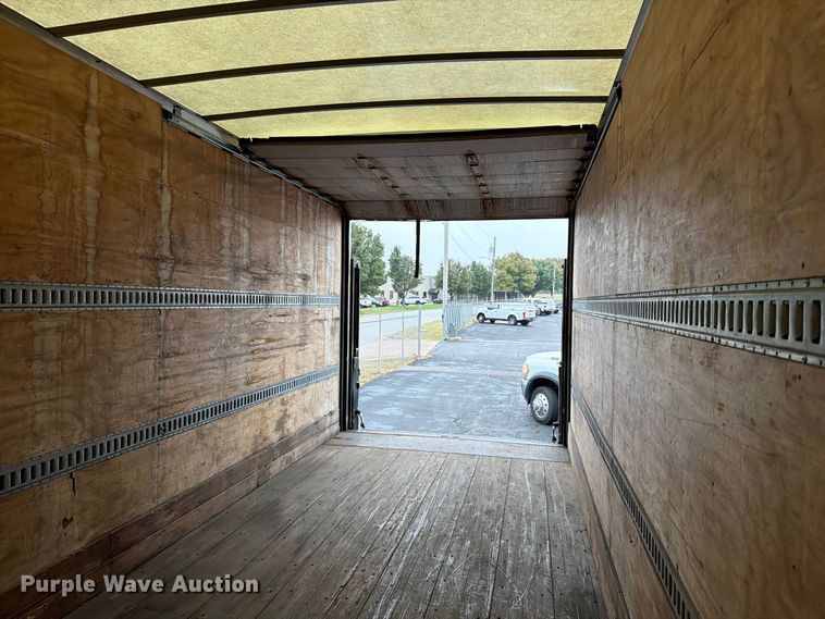 image for item FG0811 2015 Kenworth T370 box truck