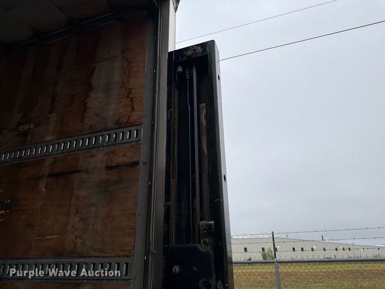 image for item FG0811 2015 Kenworth T370 box truck