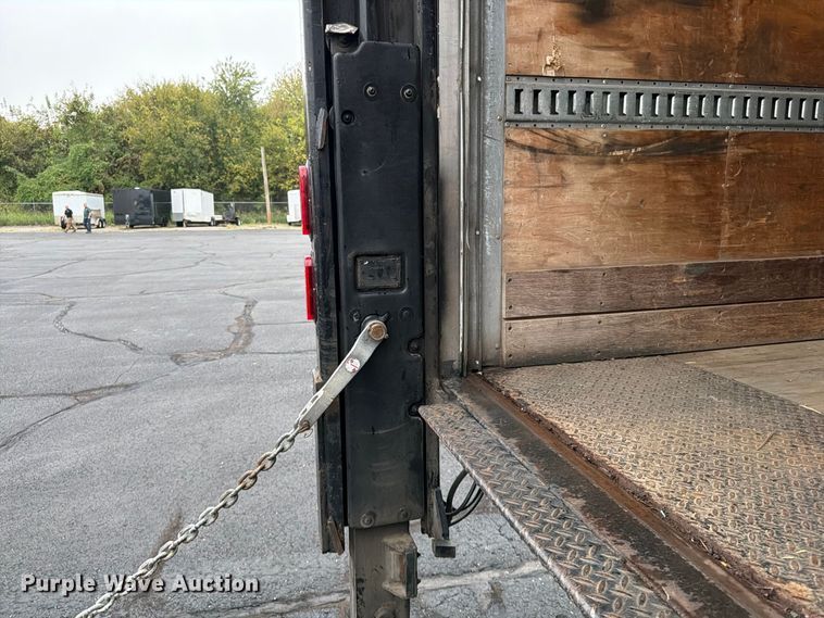 image for item FG0811 2015 Kenworth T370 box truck