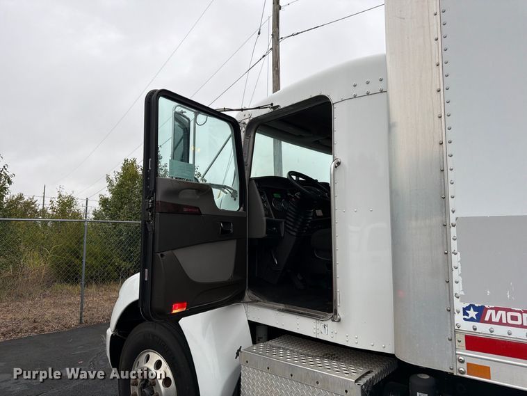 image for item FG0811 2015 Kenworth T370 box truck