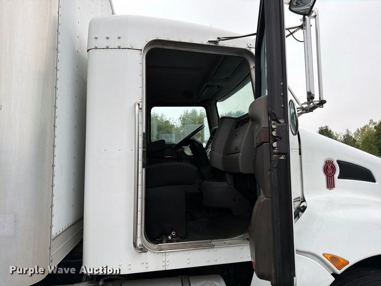 image for item FG0811 2015 Kenworth T370 box truck