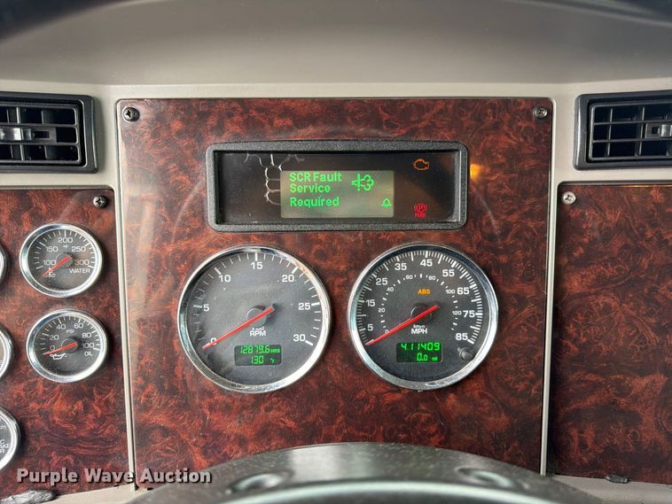 image for item FG0811 2015 Kenworth T370 box truck