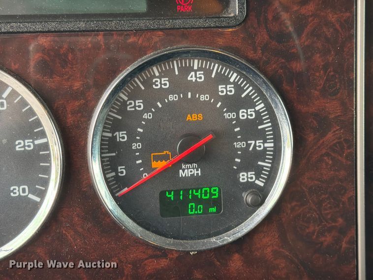 image for item FG0811 2015 Kenworth T370 box truck