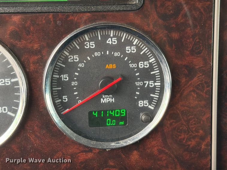 image for item FG0811 2015 Kenworth T370 box truck