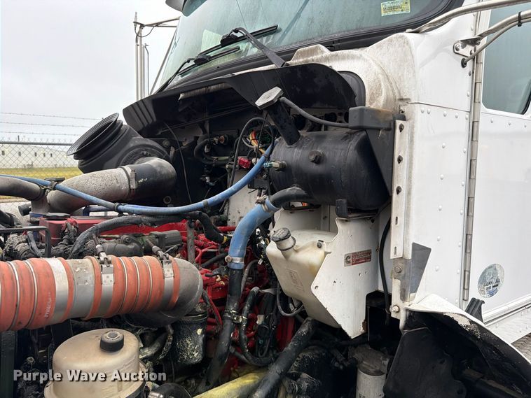 image for item FG0811 2015 Kenworth T370 box truck
