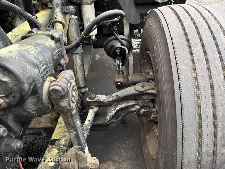 image for item FG0811 2015 Kenworth T370 box truck