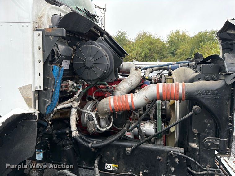 image for item FG0811 2015 Kenworth T370 box truck
