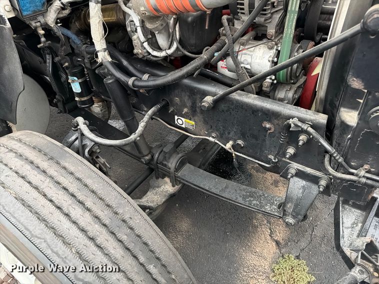 image for item FG0811 2015 Kenworth T370 box truck