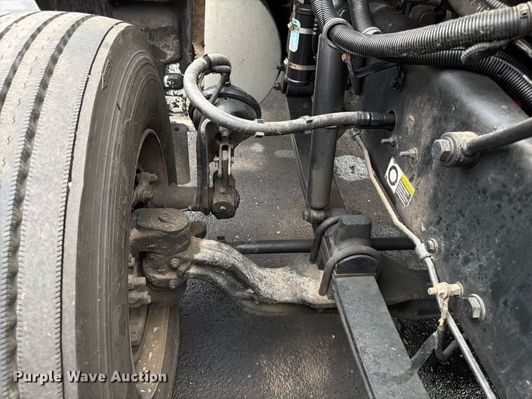 image for item FG0811 2015 Kenworth T370 box truck