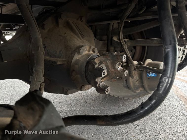 image for item FG0811 2015 Kenworth T370 box truck
