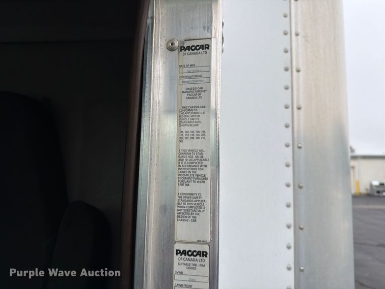 image for item FG0811 2015 Kenworth T370 box truck