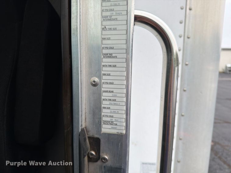 image for item FG0811 2015 Kenworth T370 box truck