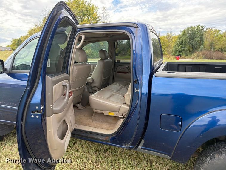 image for item FG0815 2006 Toyota Tundra Ext. Cab pickup truck