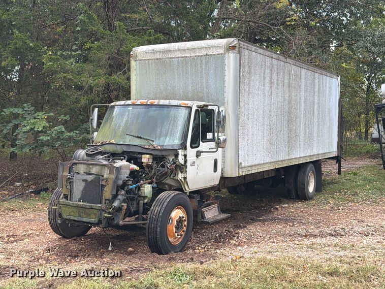 image for item FG0816 2002 International 4400 box truck