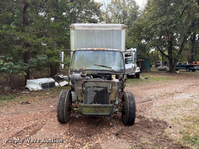 image for item FG0816 2002 International 4400 box truck