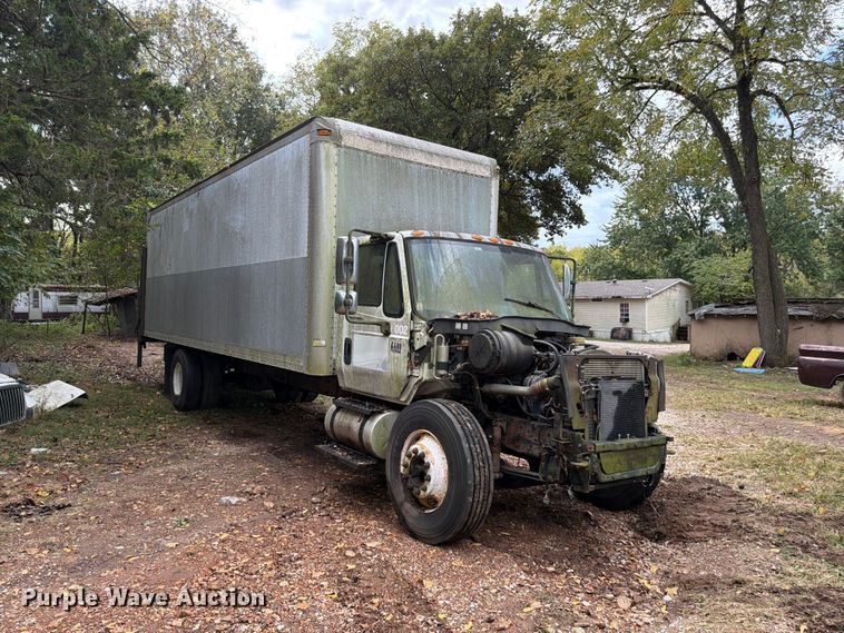image for item FG0816 2002 International 4400 box truck