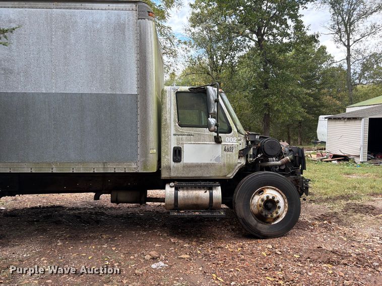 image for item FG0816 2002 International 4400 box truck
