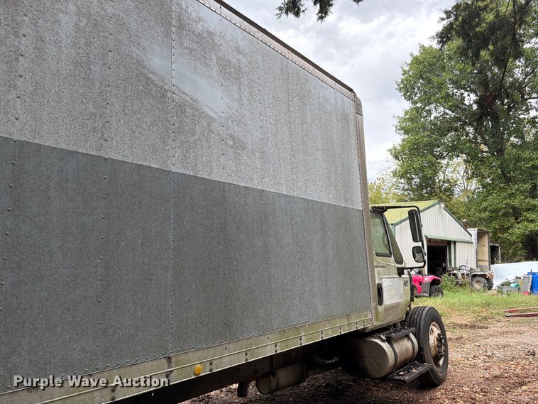 image for item FG0816 2002 International 4400 box truck
