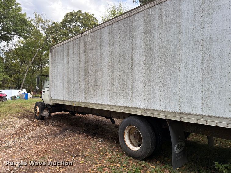 image for item FG0816 2002 International 4400 box truck