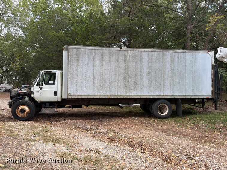 image for item FG0816 2002 International 4400 box truck