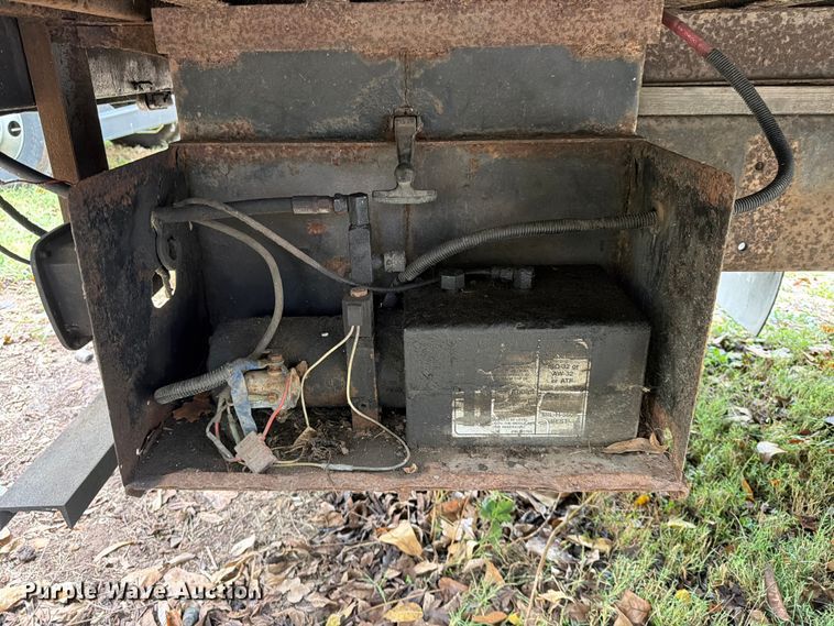 image for item FG0816 2002 International 4400 box truck
