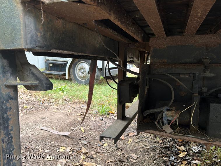 image for item FG0816 2002 International 4400 box truck