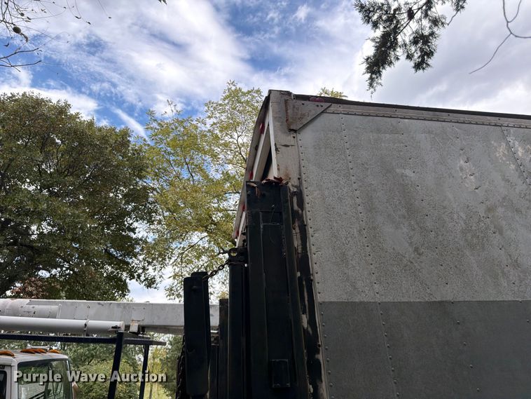 image for item FG0816 2002 International 4400 box truck