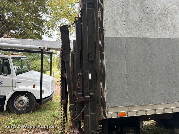 image for item FG0816 2002 International 4400 box truck
