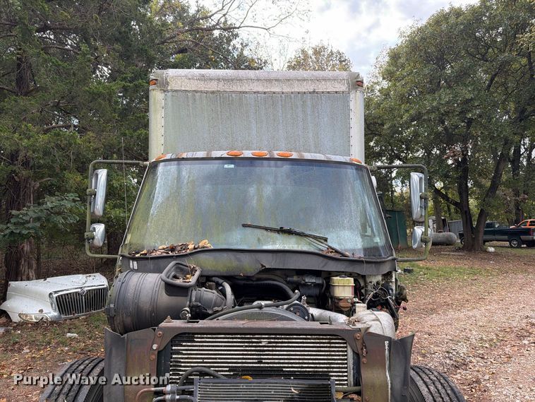 image for item FG0816 2002 International 4400 box truck