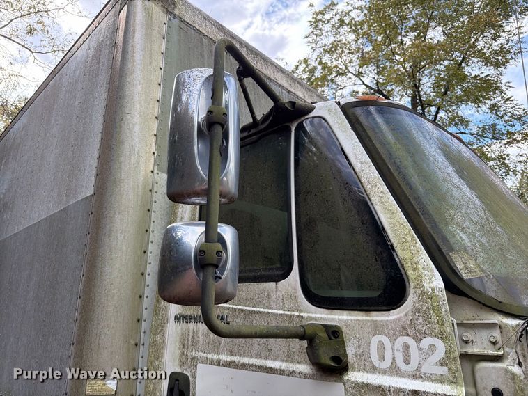 image for item FG0816 2002 International 4400 box truck