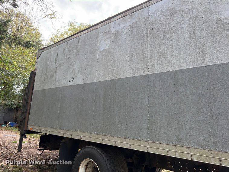 image for item FG0816 2002 International 4400 box truck