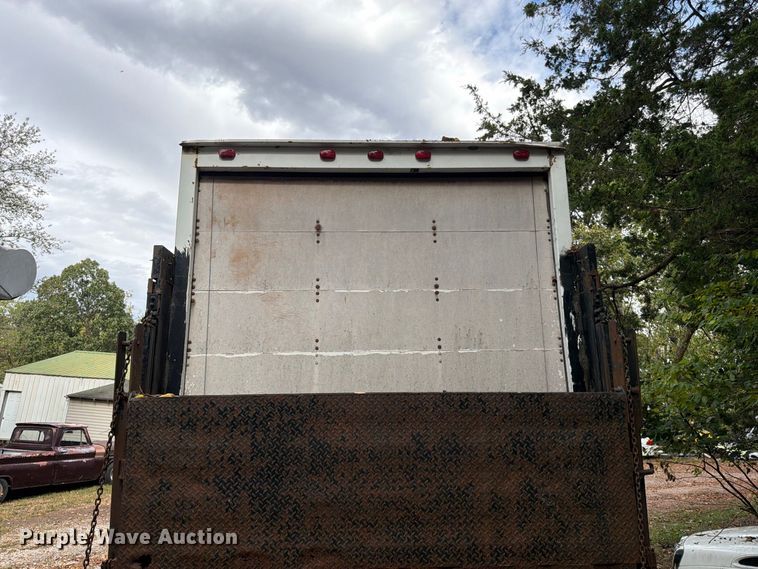 image for item FG0816 2002 International 4400 box truck
