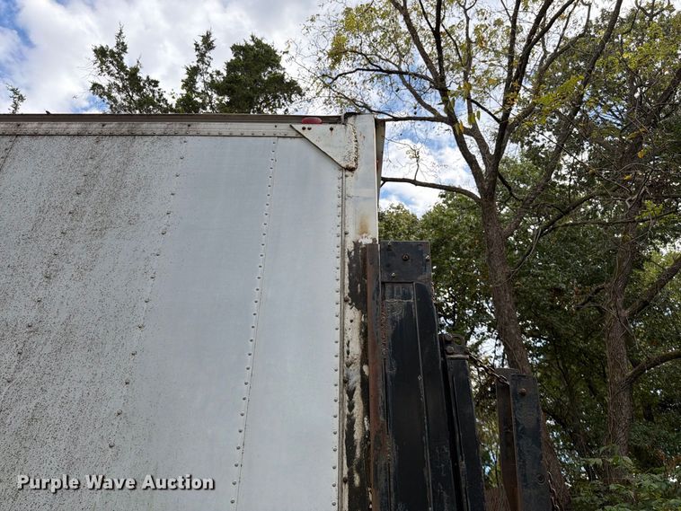 image for item FG0816 2002 International 4400 box truck