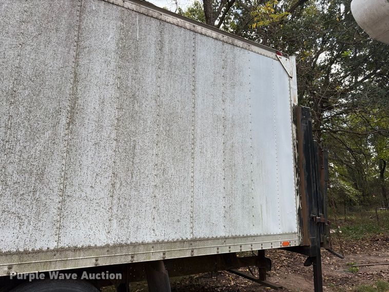 image for item FG0816 2002 International 4400 box truck