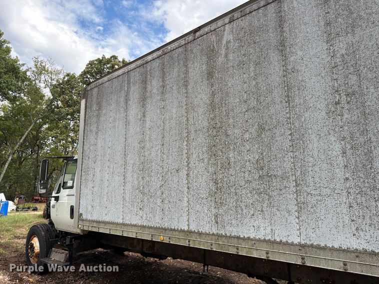 image for item FG0816 2002 International 4400 box truck