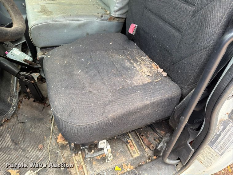 image for item FG0816 2002 International 4400 box truck