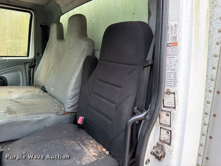 image for item FG0816 2002 International 4400 box truck