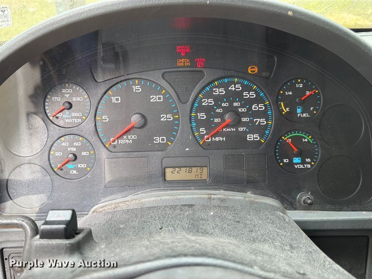 image for item FG0816 2002 International 4400 box truck
