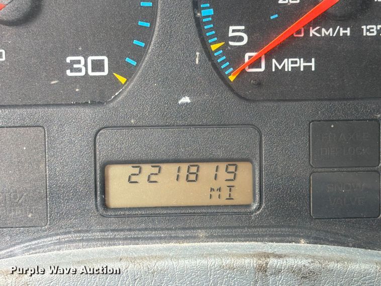 image for item FG0816 2002 International 4400 box truck