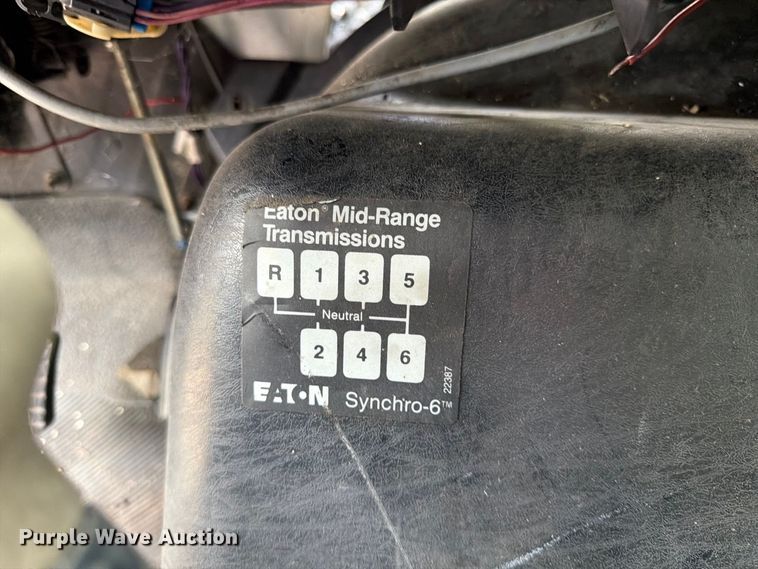 image for item FG0816 2002 International 4400 box truck